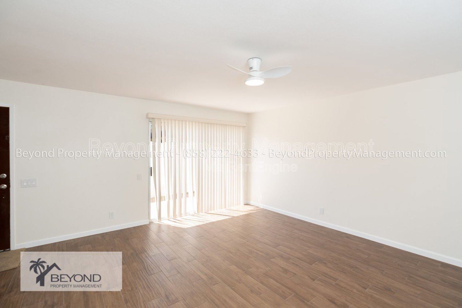 VISTA LIVING AT ITS BEST! RENOVATED 2-BEDROOM CONDO WITH PRIVATE PATIO !! PETS WELCOME!! property image