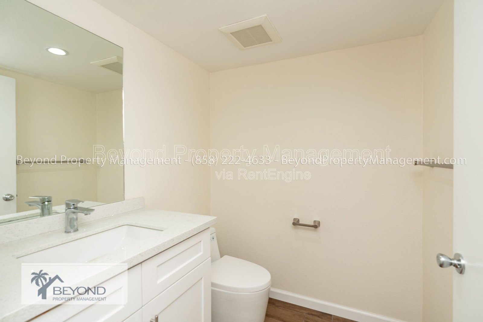 VISTA LIVING AT ITS BEST! RENOVATED 2-BEDROOM CONDO WITH PRIVATE PATIO !! PETS WELCOME!! property image