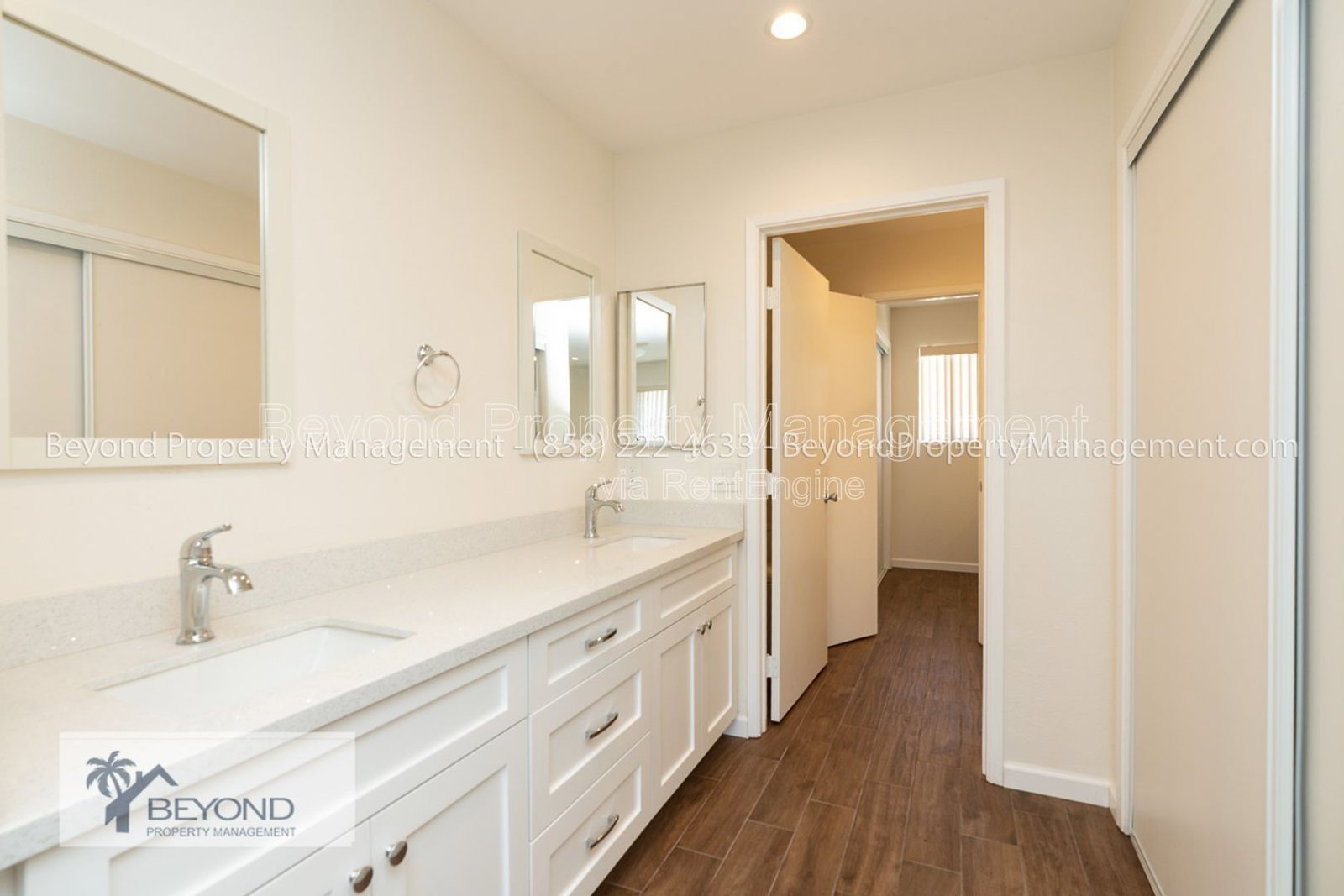 VISTA LIVING AT ITS BEST! RENOVATED 2-BEDROOM CONDO WITH PRIVATE PATIO !! PETS WELCOME!! property image