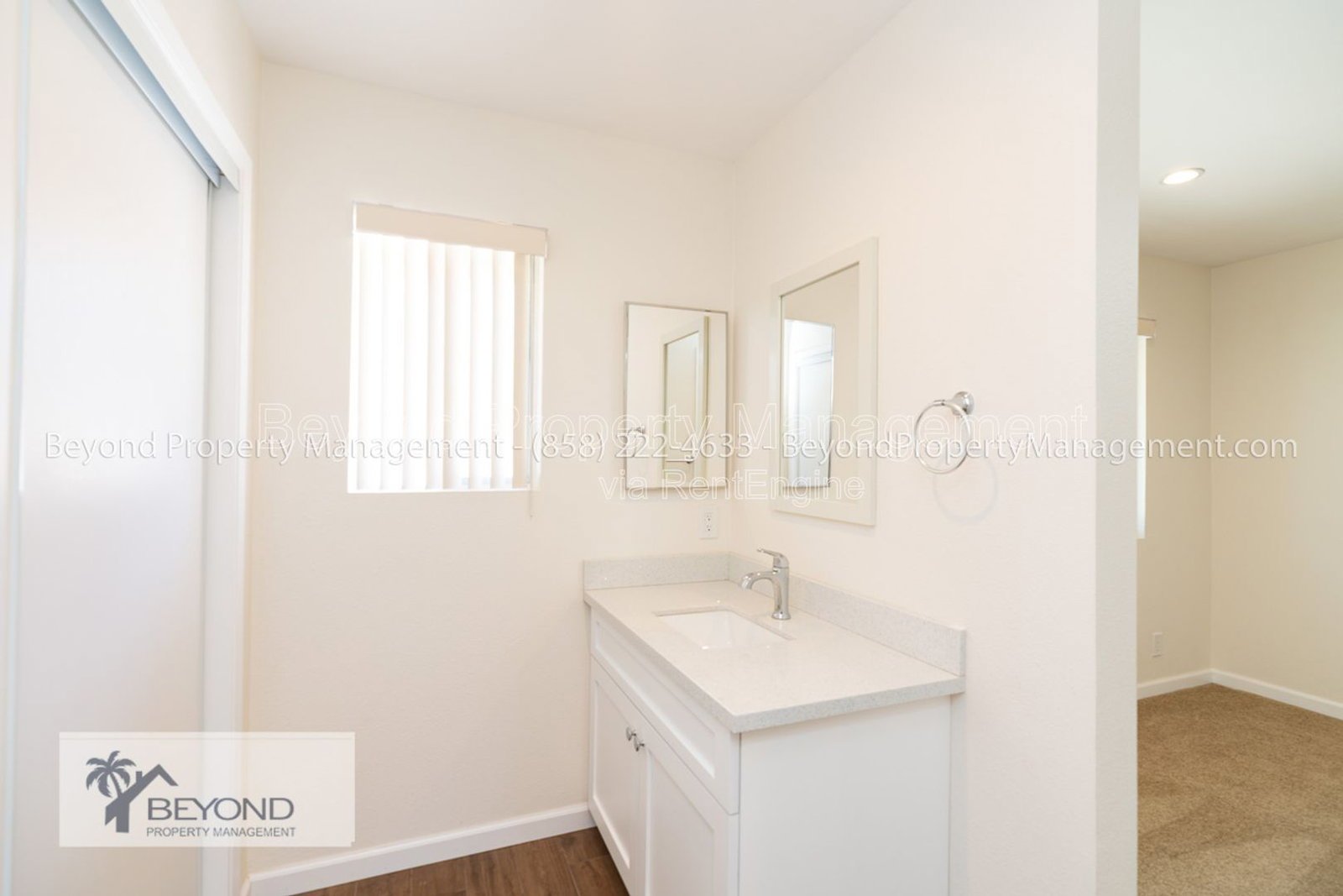 VISTA LIVING AT ITS BEST! RENOVATED 2-BEDROOM CONDO WITH PRIVATE PATIO !! PETS WELCOME!! property image