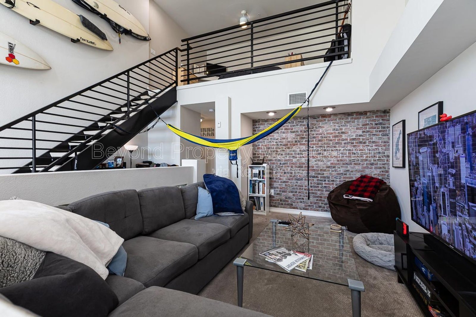 ONE MONTH FREE RENT !!!PET-FRIENDLY!!! STUNNING LOFT!!! DEDICATED PARKING SPACE , GREAT LOCATION !!!! property image