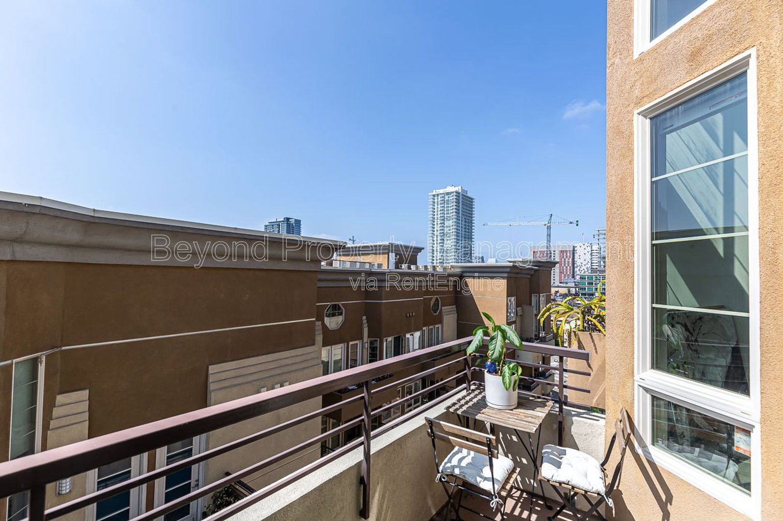 ONE MONTH FREE RENT !!!PET-FRIENDLY!!! STUNNING LOFT!!! DEDICATED PARKING SPACE , GREAT LOCATION !!!! property image