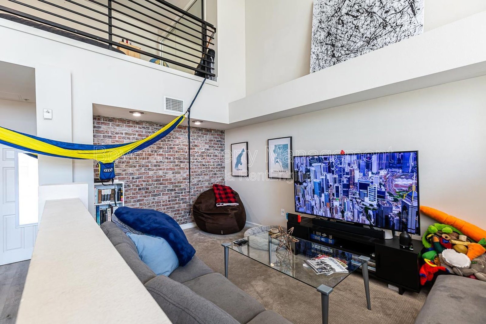 ONE MONTH FREE RENT !!!PET-FRIENDLY!!! STUNNING LOFT!!! DEDICATED PARKING SPACE , GREAT LOCATION !!!! property image