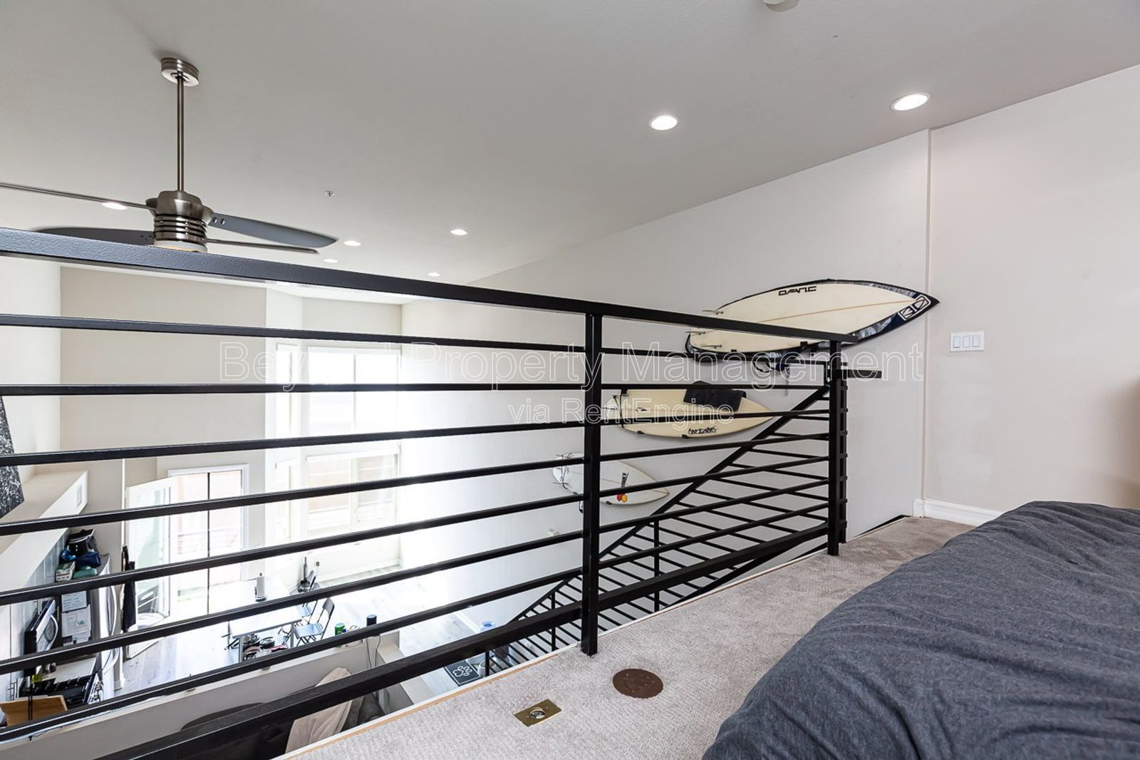 ONE MONTH FREE RENT !!!PET-FRIENDLY!!! STUNNING LOFT!!! DEDICATED PARKING SPACE , GREAT LOCATION !!!! property image