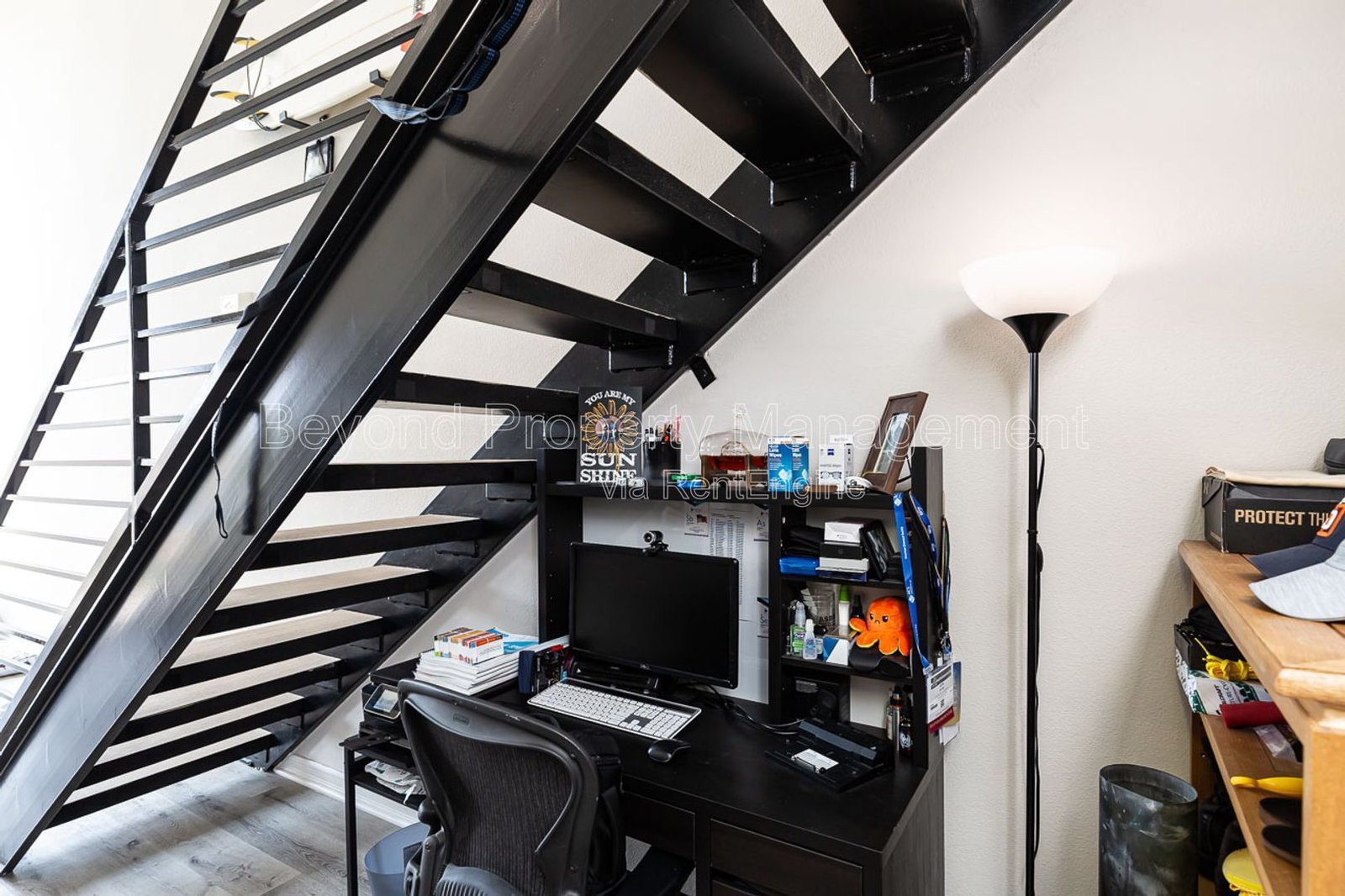 ONE MONTH FREE RENT !!!PET-FRIENDLY!!! STUNNING LOFT!!! DEDICATED PARKING SPACE , GREAT LOCATION !!!! property image