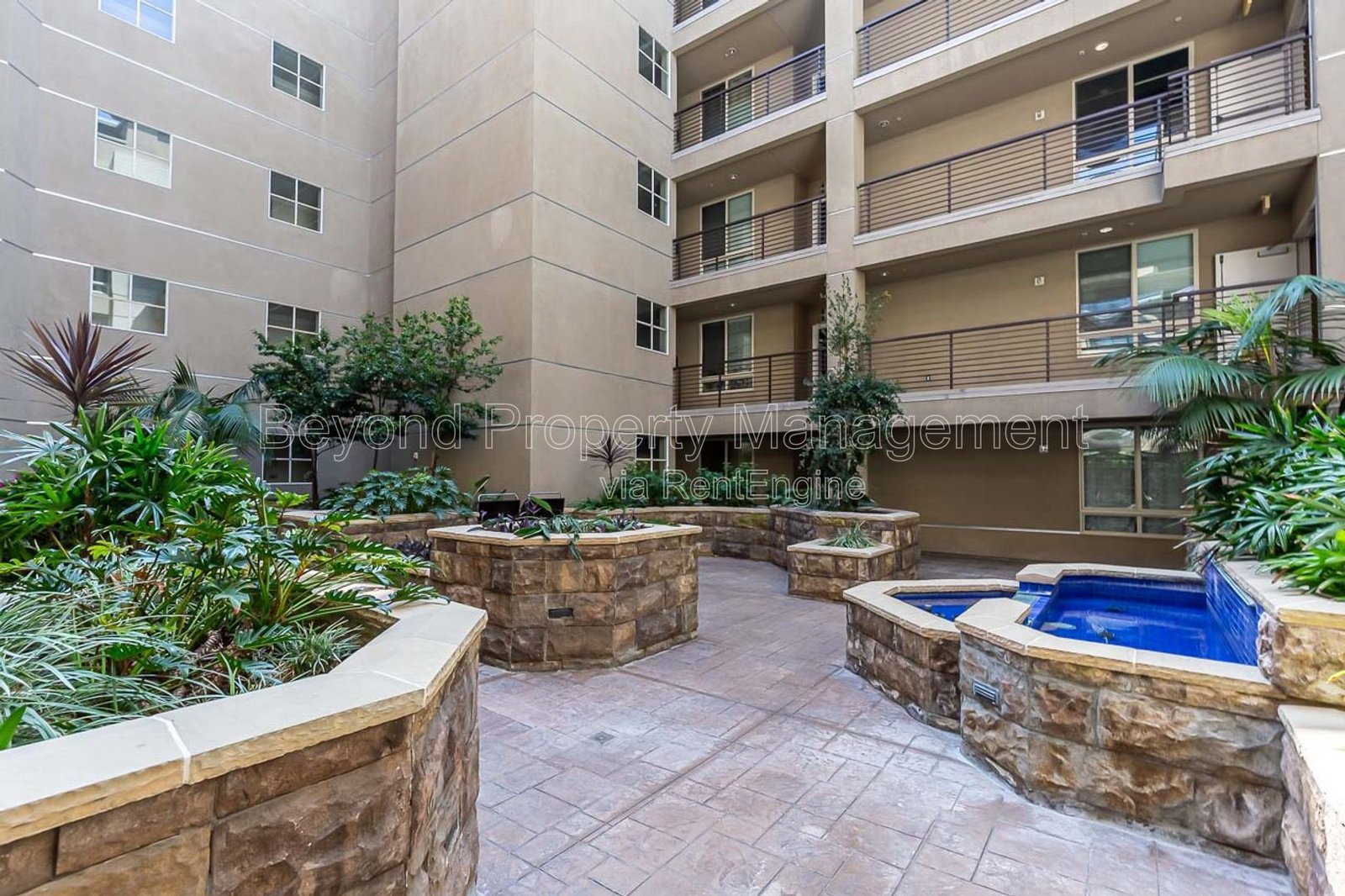 ONE MONTH FREE RENT !!!PET-FRIENDLY!!! STUNNING LOFT!!! DEDICATED PARKING SPACE , GREAT LOCATION !!!! property image