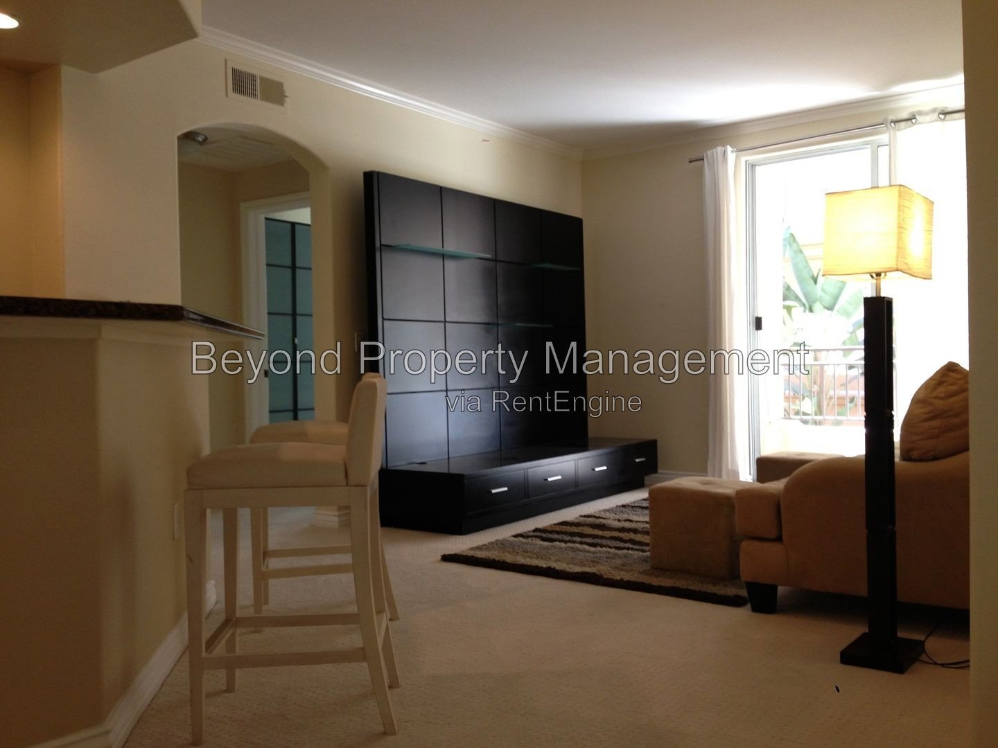 *** STUNNING LA JOLLA CONDO!!! LOVELY UPGRADES! CENTRALLY LOCATED!! *** property image