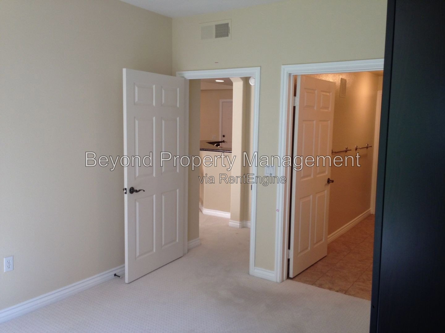 *** STUNNING LA JOLLA CONDO!!! LOVELY UPGRADES! CENTRALLY LOCATED!! *** property image