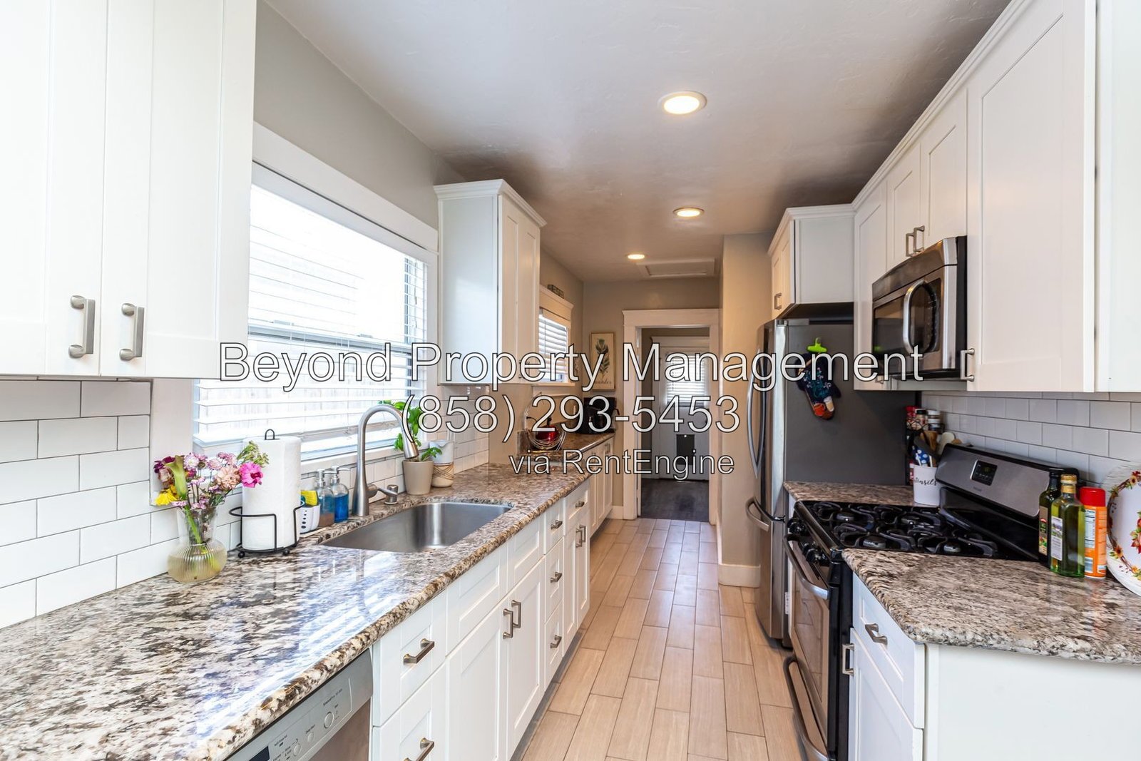 CHARMING & UPGRADED !!!NORMAL HEIGHTS 2 BED 1 BATH CHALET!!! PET FRIENDLY! property image