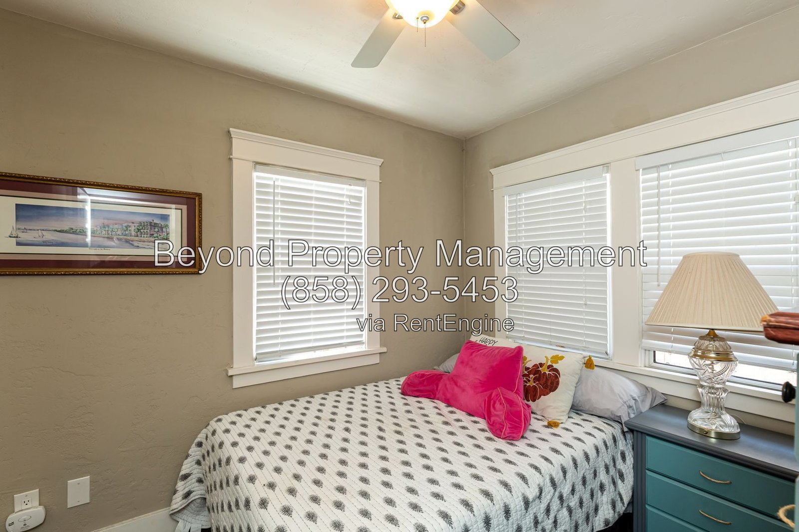 CHARMING & UPGRADED !!!NORMAL HEIGHTS 2 BED 1 BATH CHALET!!! PET FRIENDLY! property image